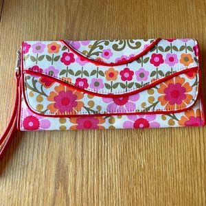 LIKE NEW: Vera Bradley Floral Clutch/Wristlet (Folkloric Pattern)